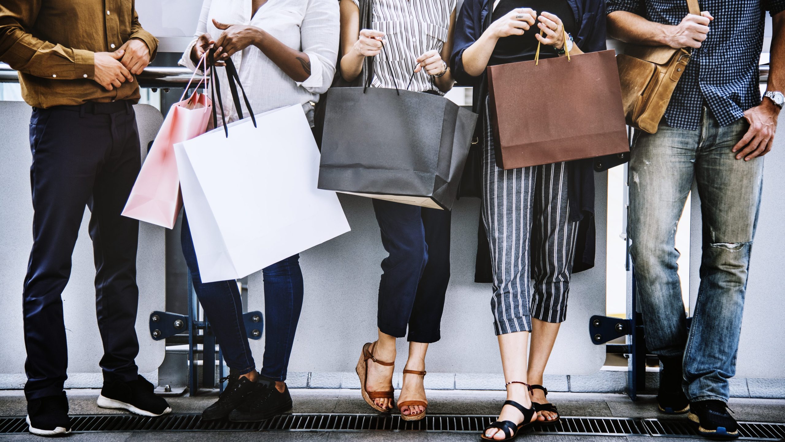 Amigas fazendo compras juntas - Cupons Avançados