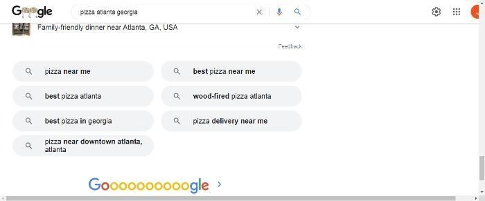 Esempio di Google che suggerisce argomenti di ricerca correlati.