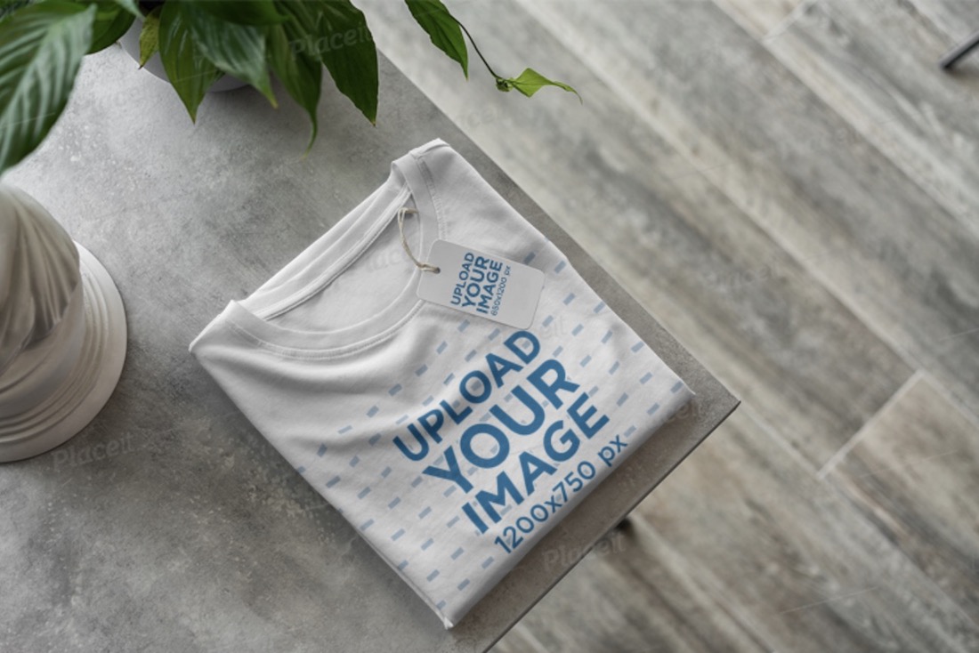 ブランドタグのモックアップ付きTシャツ