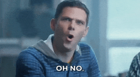 Bir adam başını sallar ve "oh hayır" der.