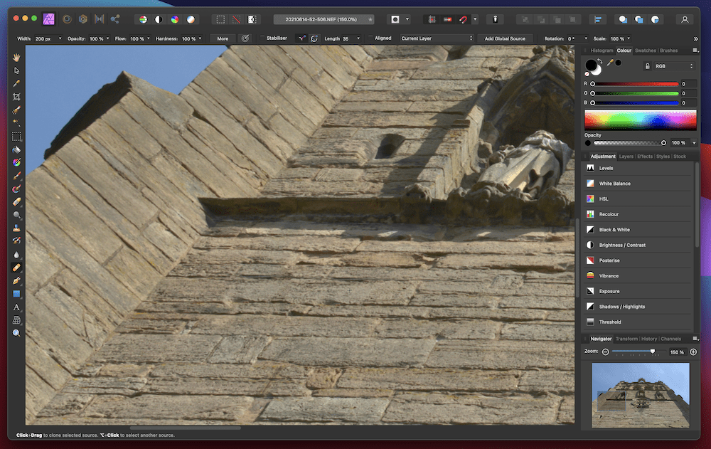 AffinityPhotoの修復ツールを使用します。