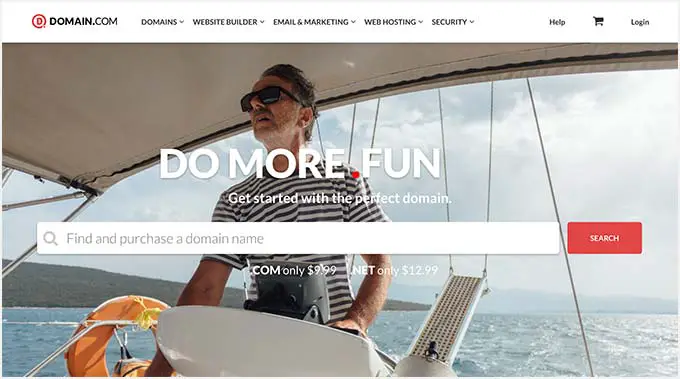 Witryna Domain.com z paskiem wyszukiwania The Domain.com website with search bar