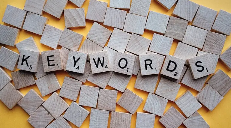Schlüsselwörter So fügen Sie Schlüsselwörter und Meta-Beschreibungen in WordPress hinzu