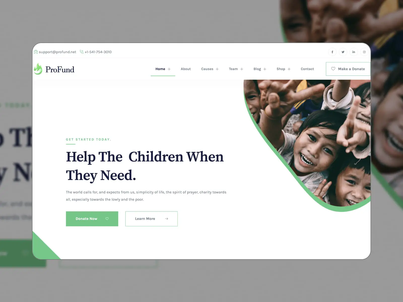 白と緑の色の ProFund 非営利 WordPress テーマ デモ サイトのコラージュ。