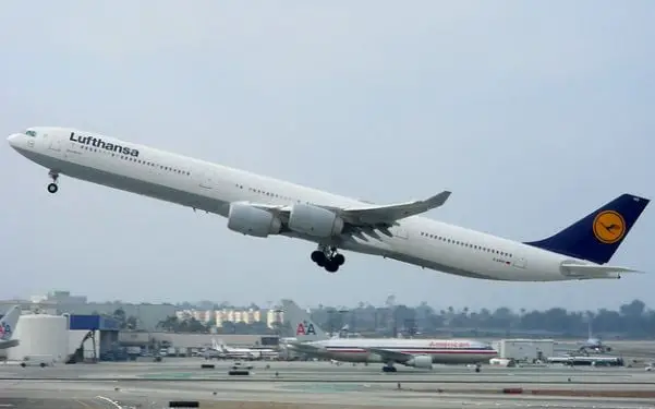 Gambar pesawat Lufthansa dari thumbnail YouTube Flickr