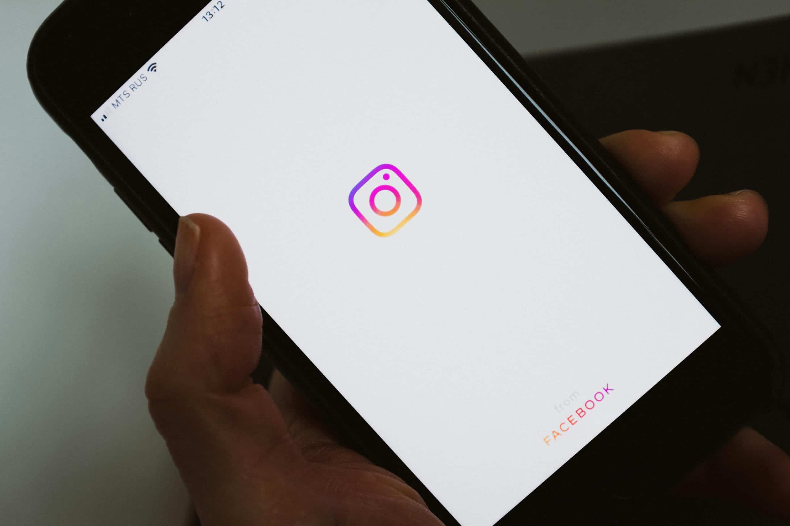 Como ItsAnony se compara a outros visualizadores de histórias do Instagram em 2024
