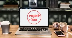 Bir ekranda pop-up reklam işareti yok.