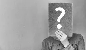 疑問符を持っている人が、WordPressの更新にどれくらい時間がかかるかを考えて歌います。