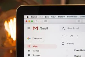 หน้าจอคอมพิวเตอร์ที่มี gmail อยู่