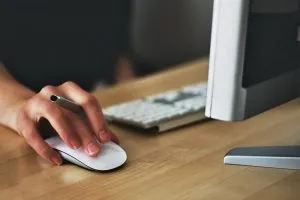 點擊電腦鼠標的人