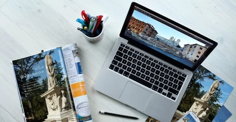 ウェブサイトの背景、雑誌の表紙、パンフレットとして風景画像を使用します。
