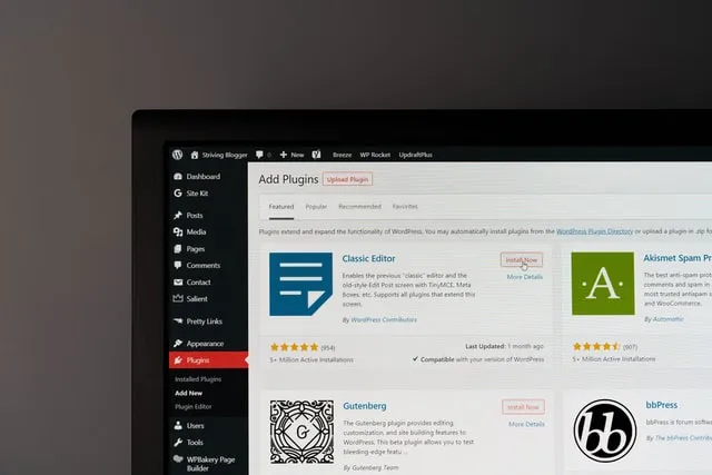 قم بتنزيل مكون إضافي لتحديث عناوين URL عند نقل موقع WordPress الخاص بك