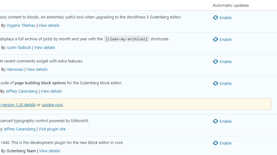 Captura de tela da tela de gerenciamento de plug-ins com uma nova coluna de atualizações automáticas.