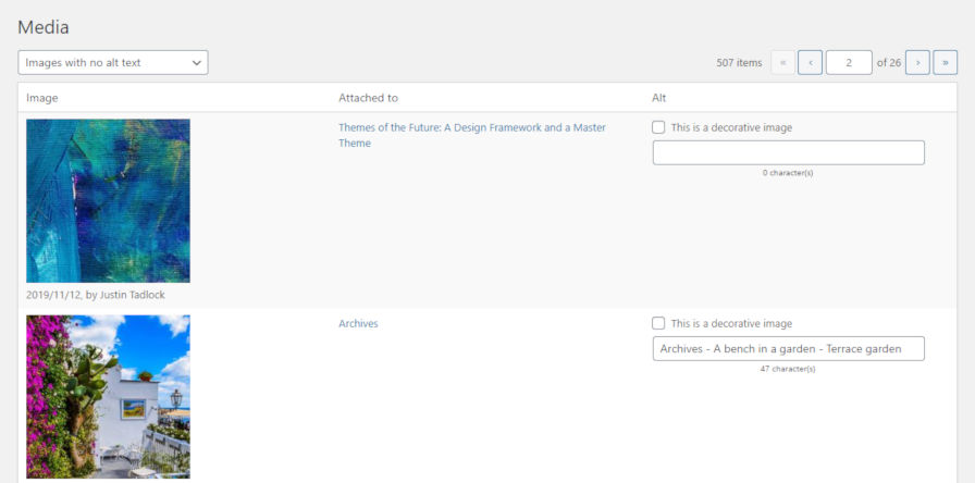 Konten yang Dapat Diakses Layar manajemen media "Alt Text" untuk menambahkan teks alternatif ke gambar.