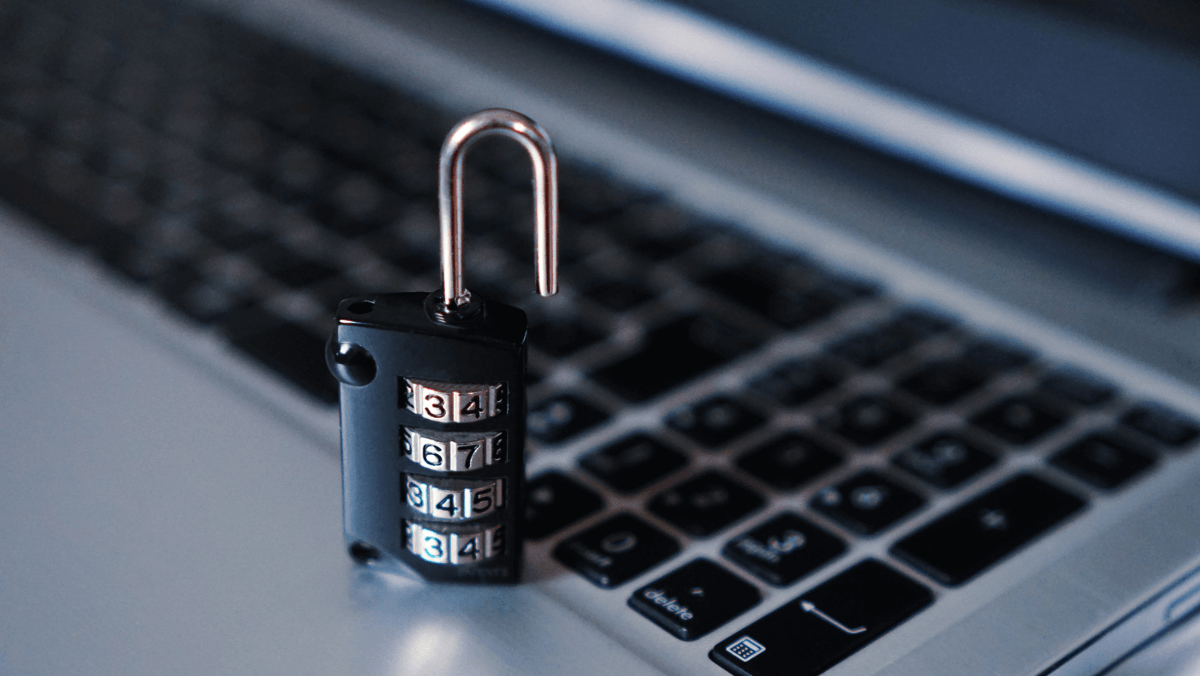 Ordinateur et cadenas