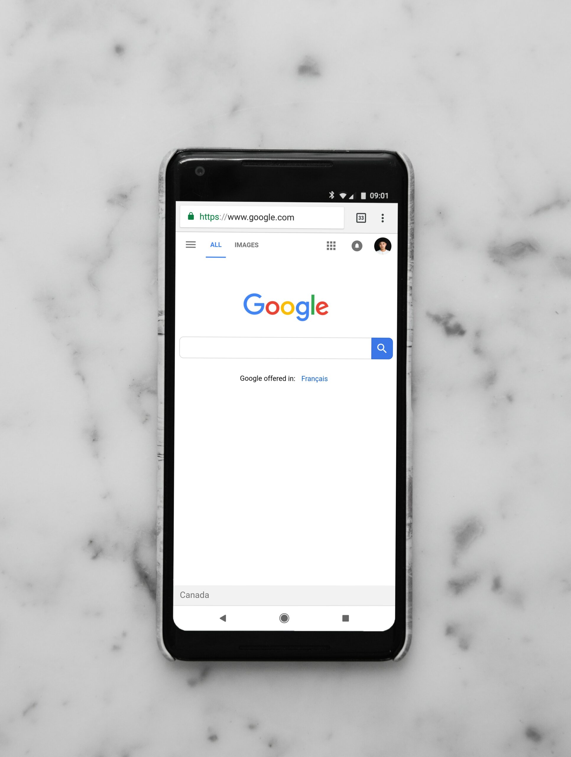 Pantalla de inicio de Google en un teléfono celular