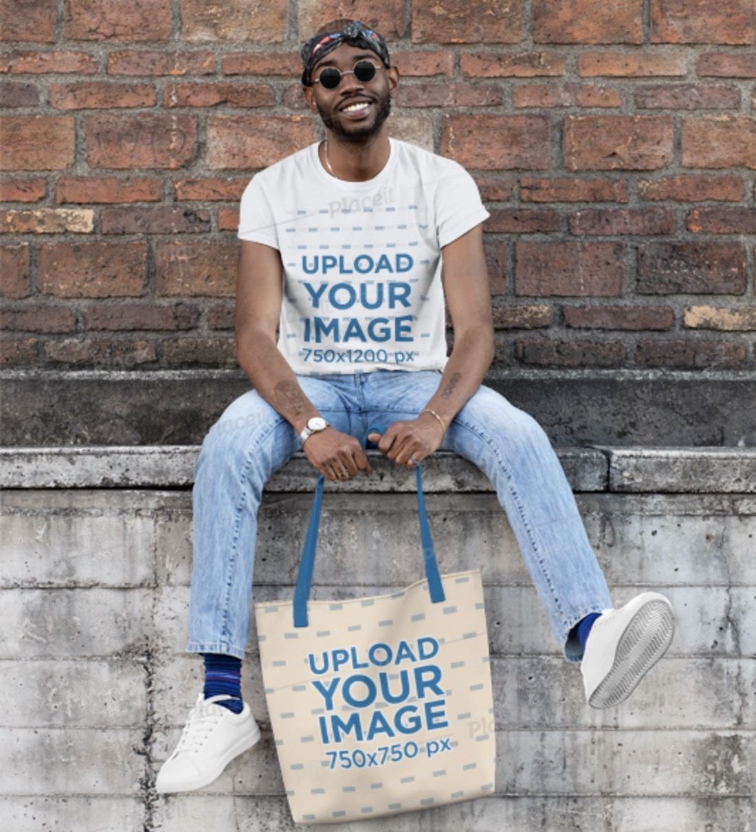 maquette de t-shirt d'un homme avec un sac fourre-tout