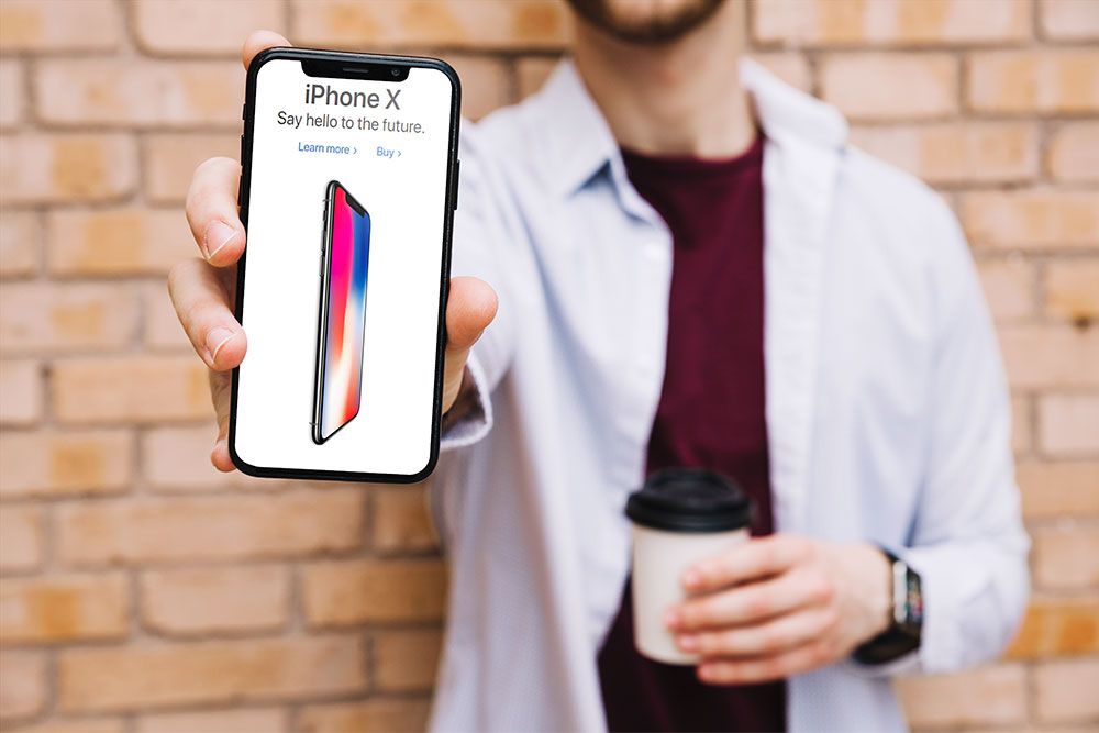 iphone x 样机在男性手中
