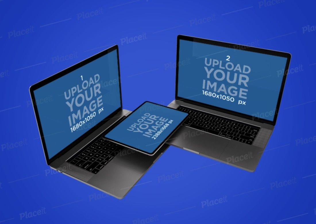 maqueta receptiva de dos macbooks pro y un ipad pro contra un fondo personalizable