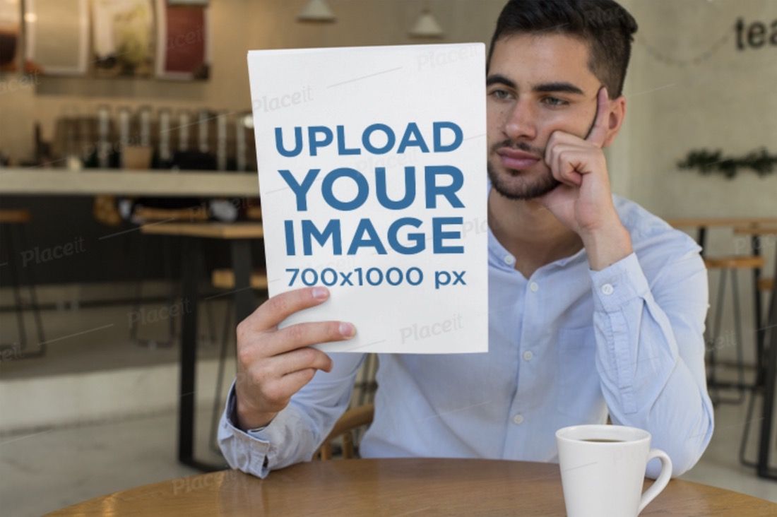 maquette d'un homme lisant un magazine dans un café