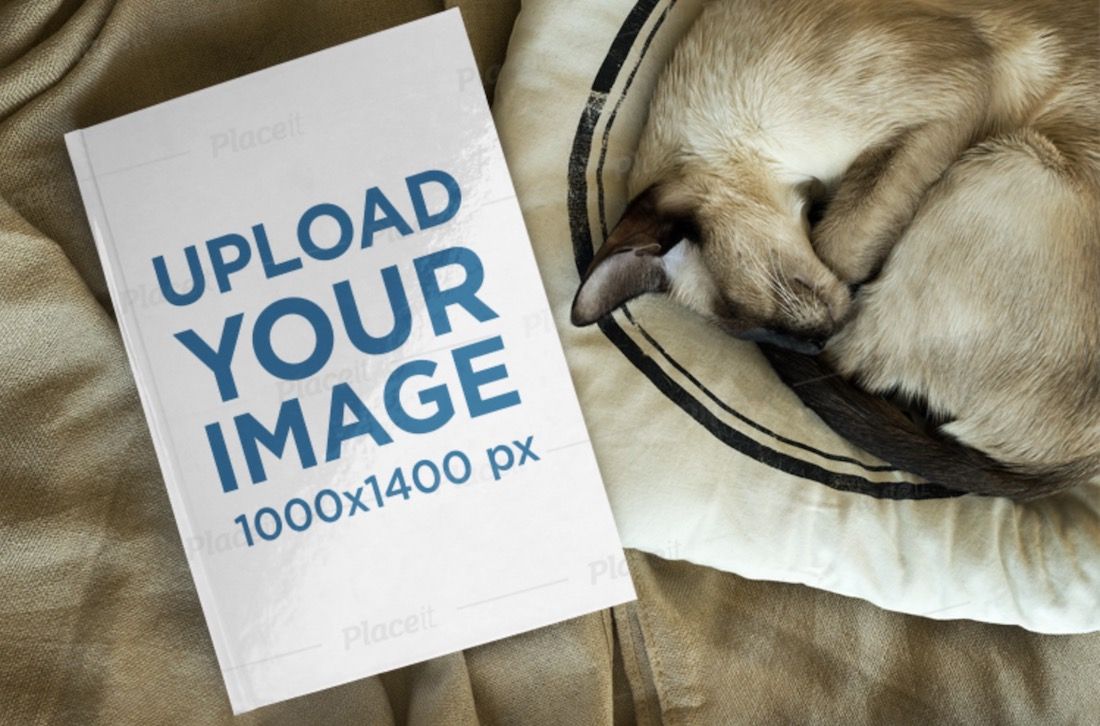 mockup di libro con copertina rigida con un gatto addormentato