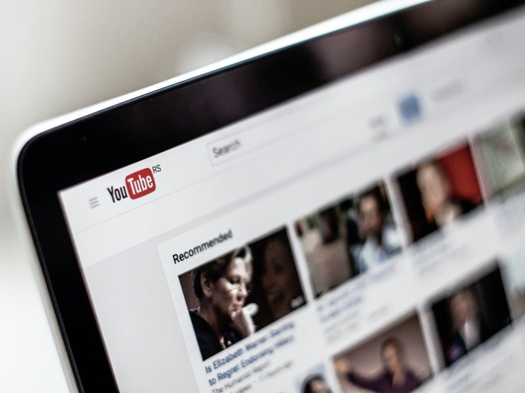 Tablet i aplikacja YouTube