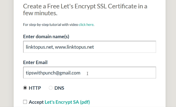 ป้อนชื่อโดเมนและอีเมลลงในตัวสร้างใบรับรอง SSL