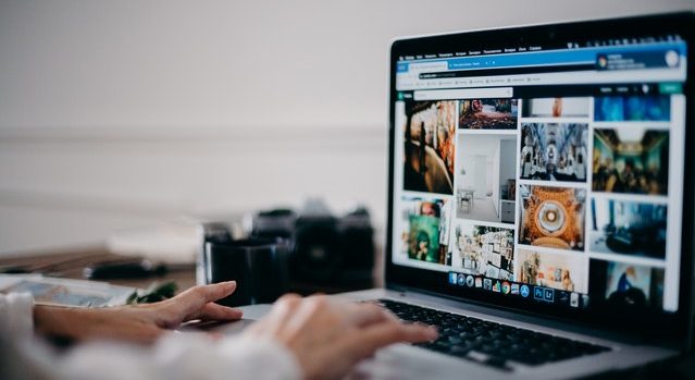 Bir WordPress sitesine resim yükleyen ve bunları saklamanın en iyi yollarını arayan kişi