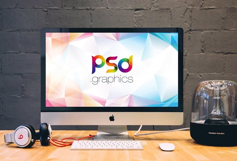 Apple iMac sulla scrivania