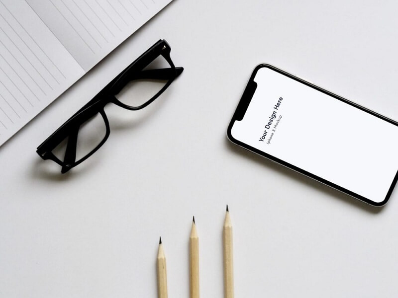 iPhone x sulla scrivania