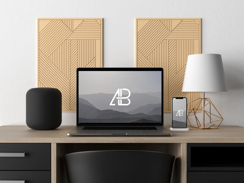 办公桌上的现代 Macbook Pro 和 iPhone X